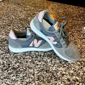 New Balance Tennis Shoes. Size 8 Like new.